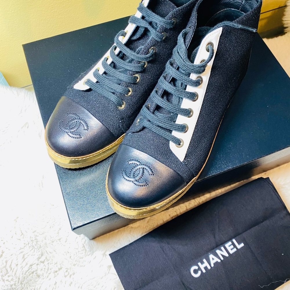 CHANEL Black and White High-Top Sneakers - Picture 3 of 14